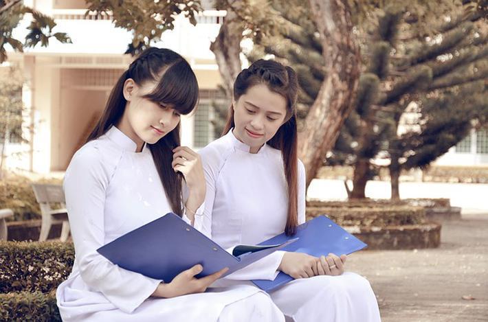 为什么男朋友会觉得自己女朋友的好朋友很假？游戏画面