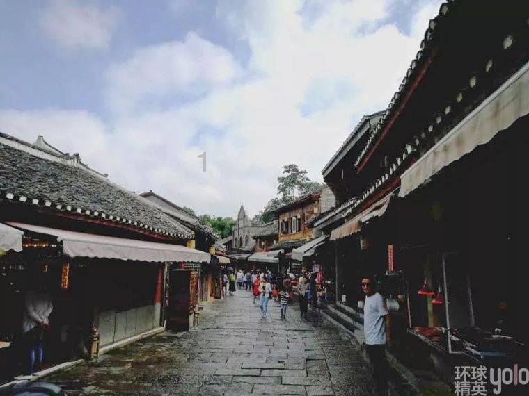 青瓦台魔咒再现？李明博终审获刑17年，是贪污被治还是政治报复？